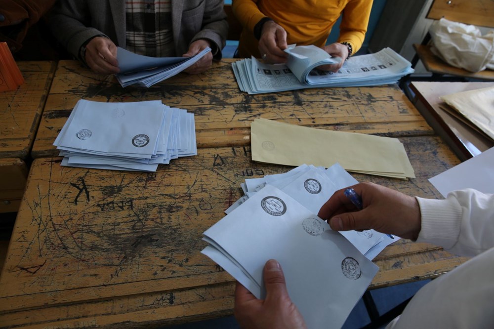 تركيا اليوم من فاز في المدن الكبرى؟ فاز حزب الشعب الجمهوري بـ 14 مقعدًا، بينما فاز حزب العدالة والتنمية بـ 12 من فاز في المدن الكبرى؟ فاز حزب الشعب الجمهوري بـ 14 مقعدًا، وفاز حزب العدالة والتنمية بـ 12 مدينة حضرية - 26