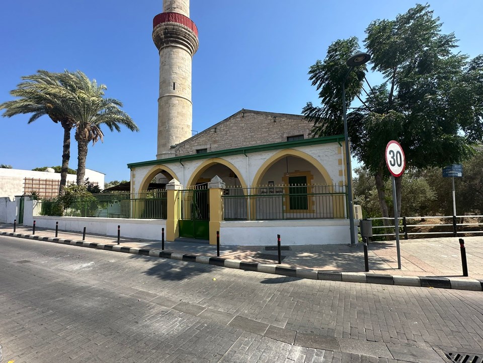 Kıbrıs Rum Kesimi'nde camiye molotofkokteylli saldırı - 1