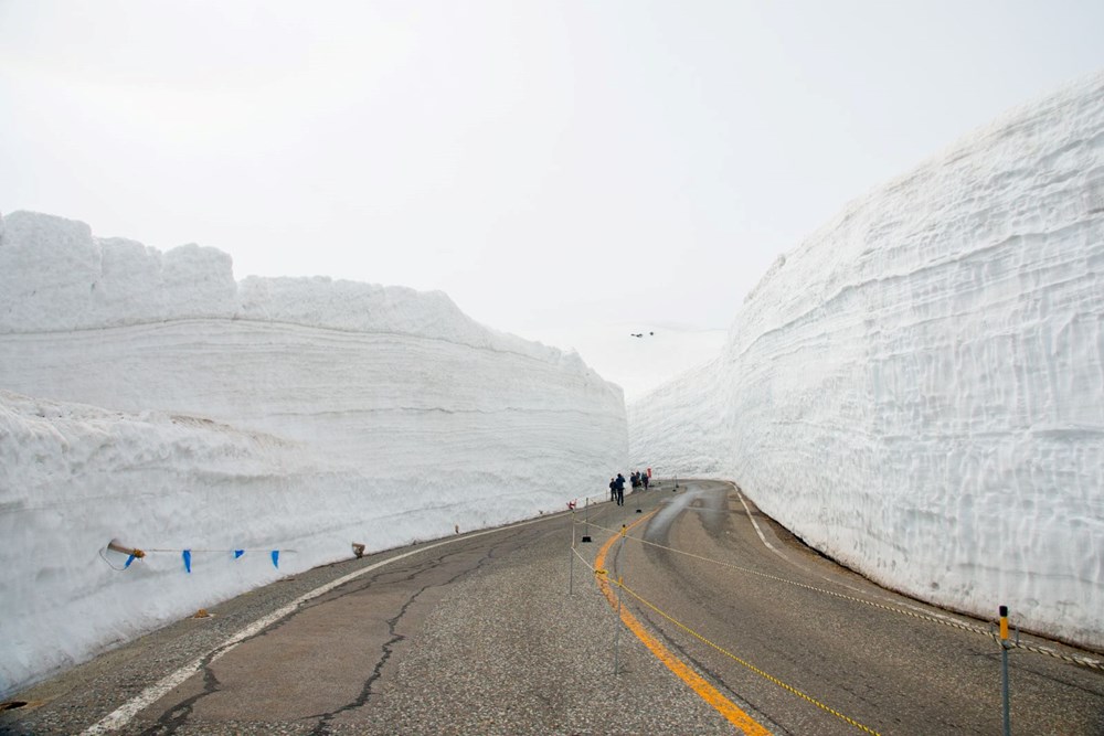 Japonya'da 20 metre derinlikteki kar koridoru yeniden ziyarete açılıyor - 4