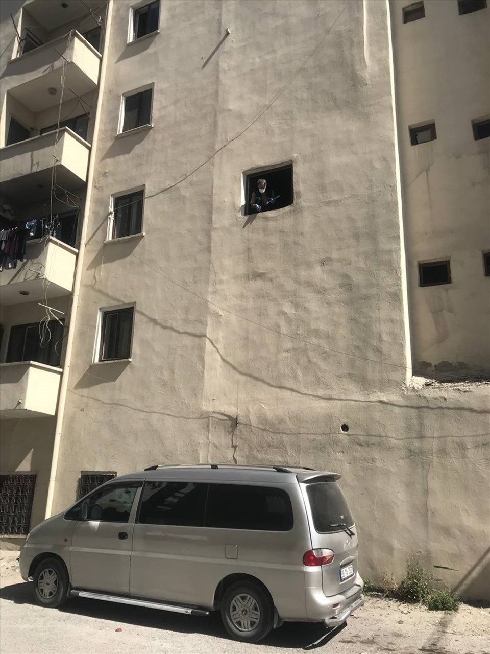 Kayseri'de ikinci kattan düşen kadın ağır yaralandı - 1