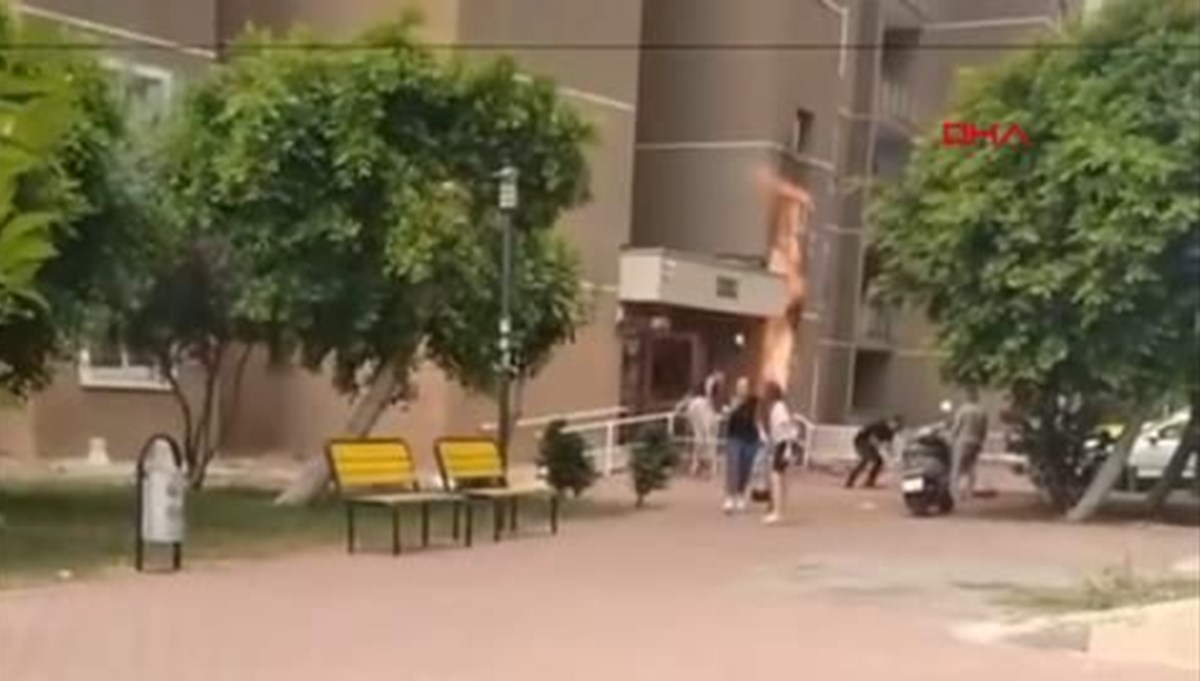 Adana'da korku dolu anlar: Doğalgaz kutusu alev aldı Adana'da korku dolu anlar: Doğalgaz kutusu alev aldı