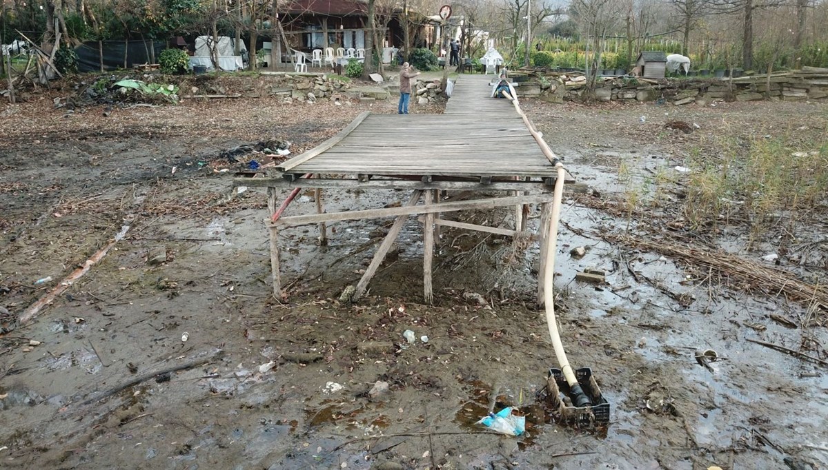 Sapanca Gölü'nde su seviyesi düştü, rıhtımlar ortada kaldı