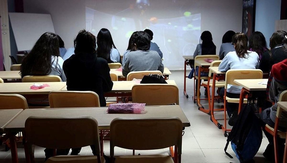 Eğitimde yeni müfredat tartışması: Yüzde 35 sadeleşti Eğitimde yeni müfredat tartışması: Yüzde 35 sadeleşti