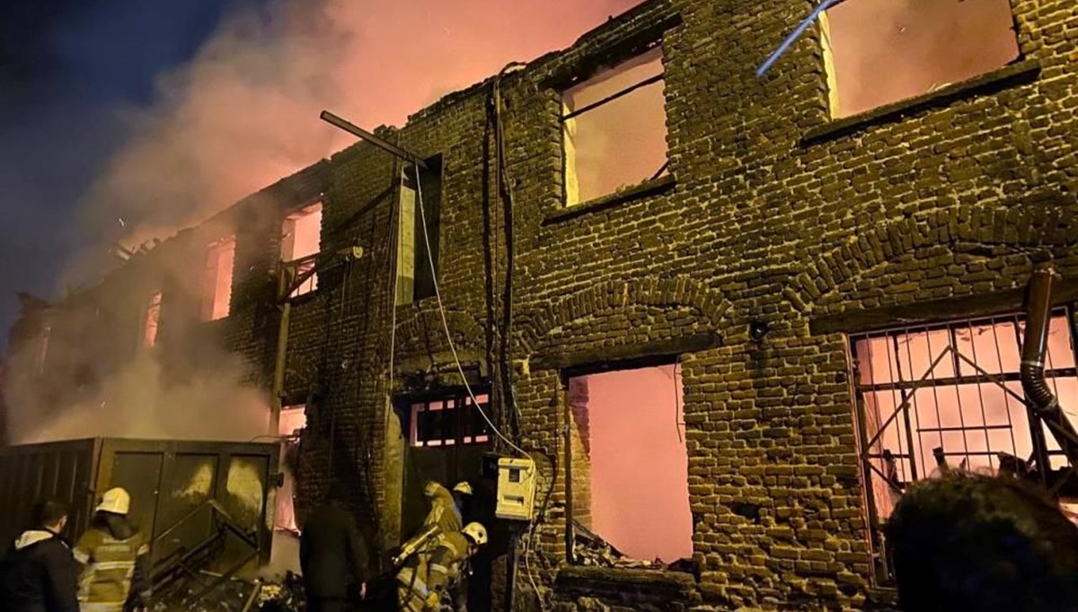 Bursa'da mobilya atölyesinde yangın