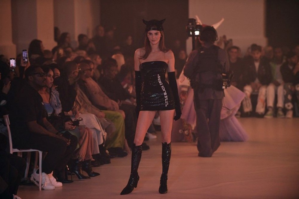 Genç yaşta kansere yenik düşen dahi tasarımcı Virgil Abloh anısına defilede yıldızlar geçidi - 25