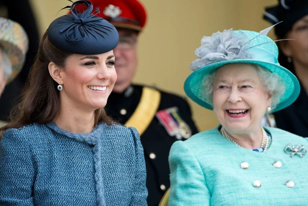 'Kraliçe Elizabeth, Kate Middleton'ı geleceğin kraliçesi olarak görüyor' - 4