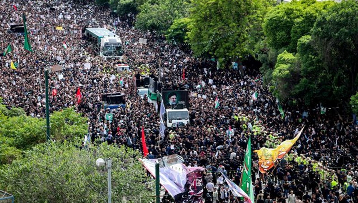 İran Cumhurbaşkanı Reisi son yolculuğuna uğurlanıyor