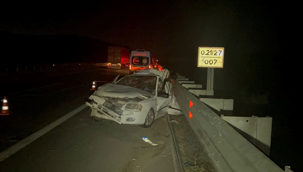 Niğde’de TIR, emniyet şeridinde bekleyen otomobile çarptı: 3 ölü