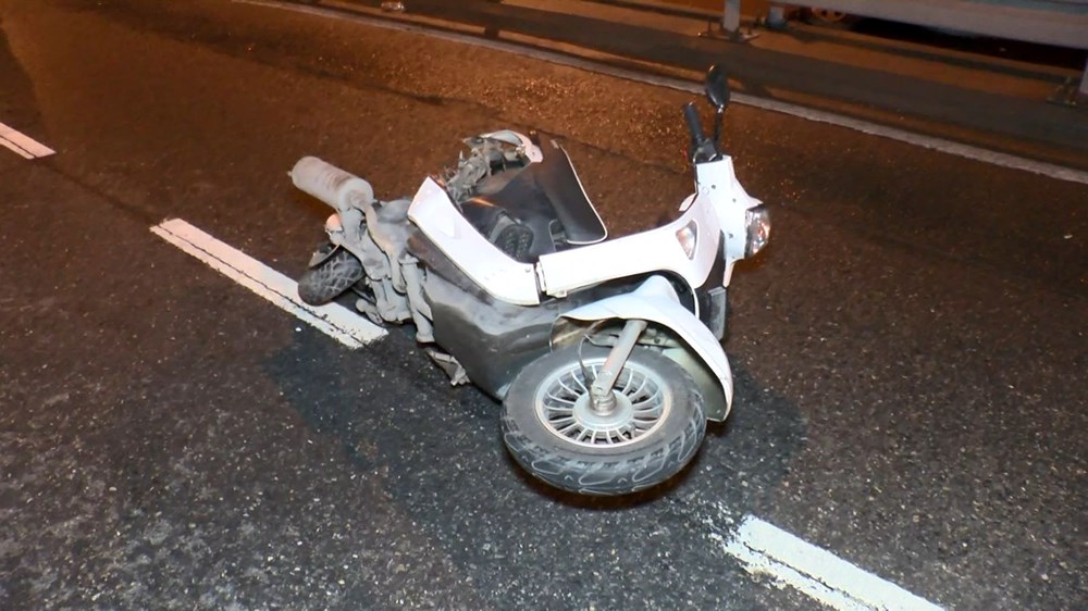 <p>Edinilen bilgiye göre, ilk zincirleme trafik kazası Tem bağlantı yolu Aksaray istikametinde saat 00.30 sıralarında meydana geldi.</p><p>Bir motosiklet ile iki otomobilin karıştığı kazada motosiklet sürücüsü hafif şekilde yaralandı.  </p>
