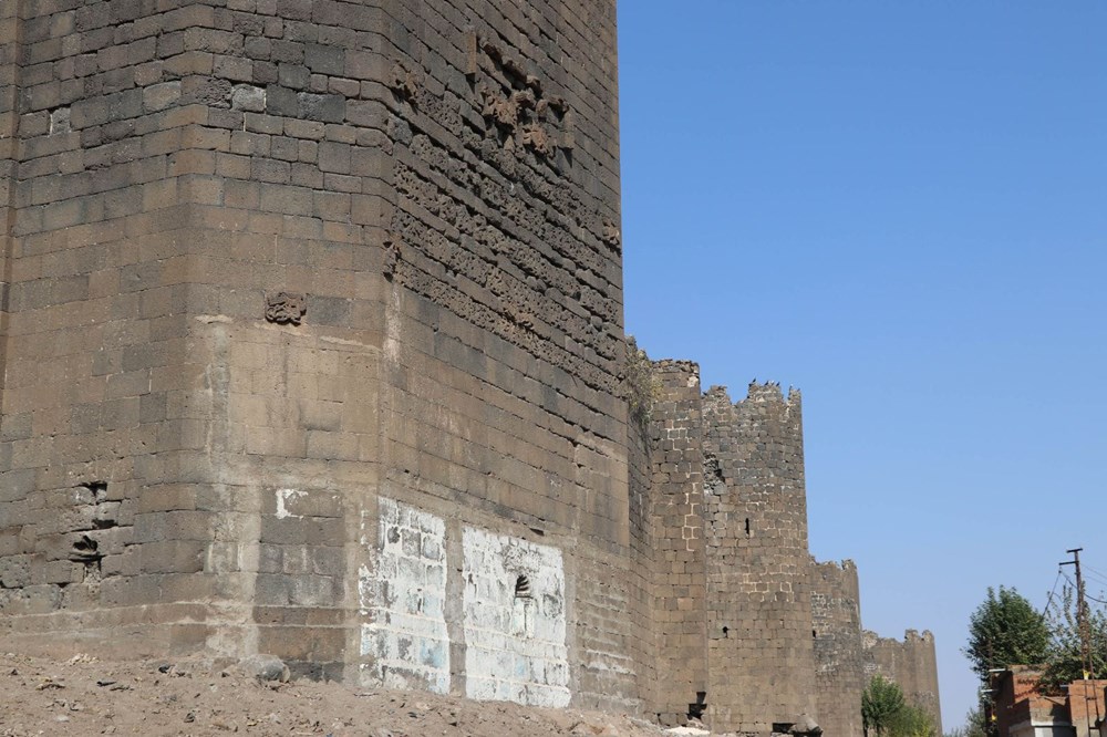 Diyarbakır'da gecekonduların yıkılmasıyla kitabe ve nişler ortaya çıktı - 14