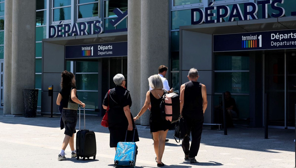 Fransa'da grev: Uçuşlar iptal edildi