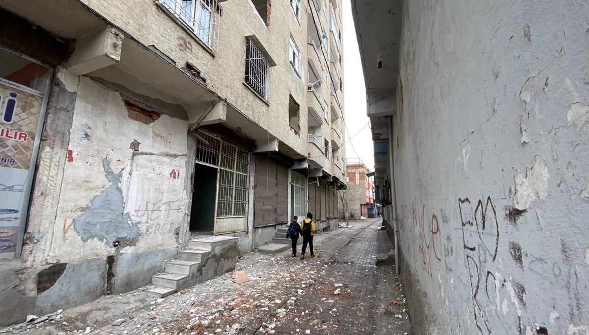 Prof. Dr. Kavak'tan Diyarbakır'ın 400 bin nüfuslu ilçesi için uyarı: Küçük bir artçıda yıkılabilir Prof. Dr. Kavak'tan Diyarbakır'ın 400 bin nüfuslu ilçesi için uyarı: Küçük bir artçıda yıkılabilir