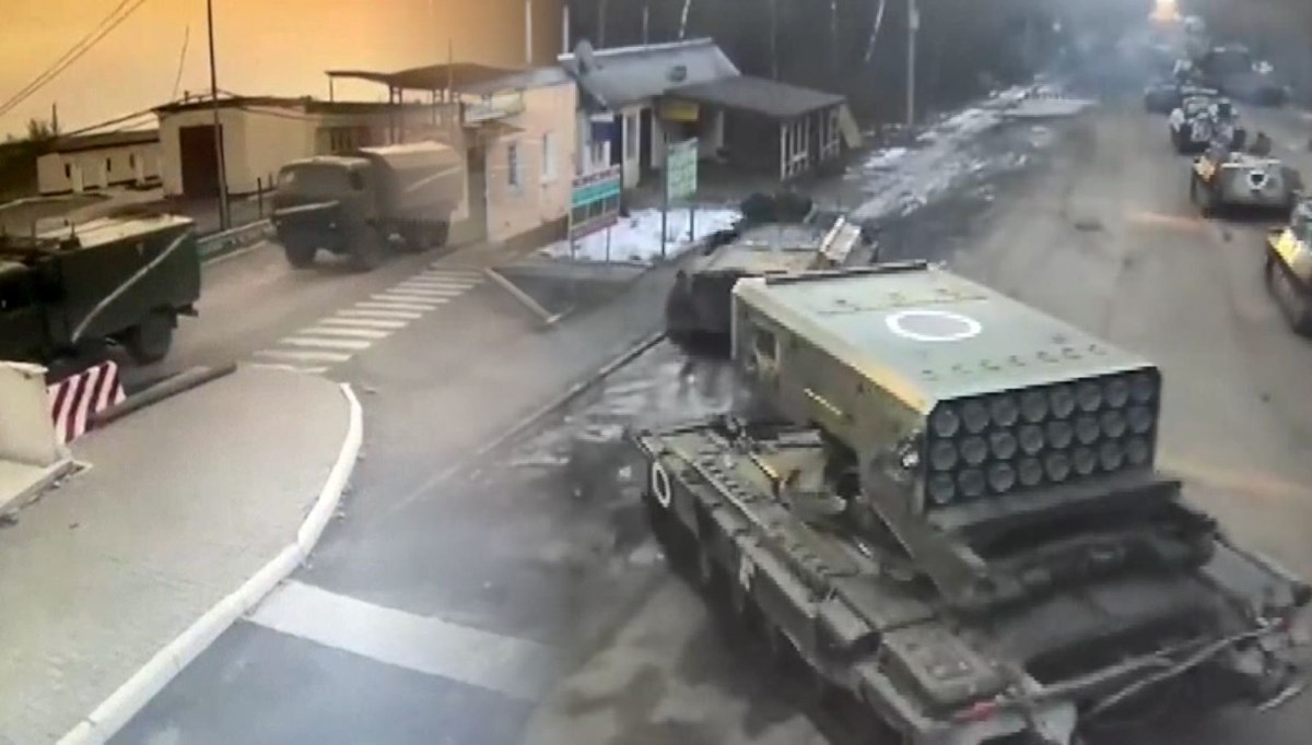Rus tanklarının geçişi böyle görüntülendi