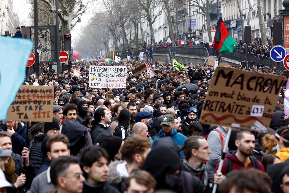 Macron'un emeklilik reformuna karşı 1 milyonu aşkın Fransız sokağa çıktı - 2