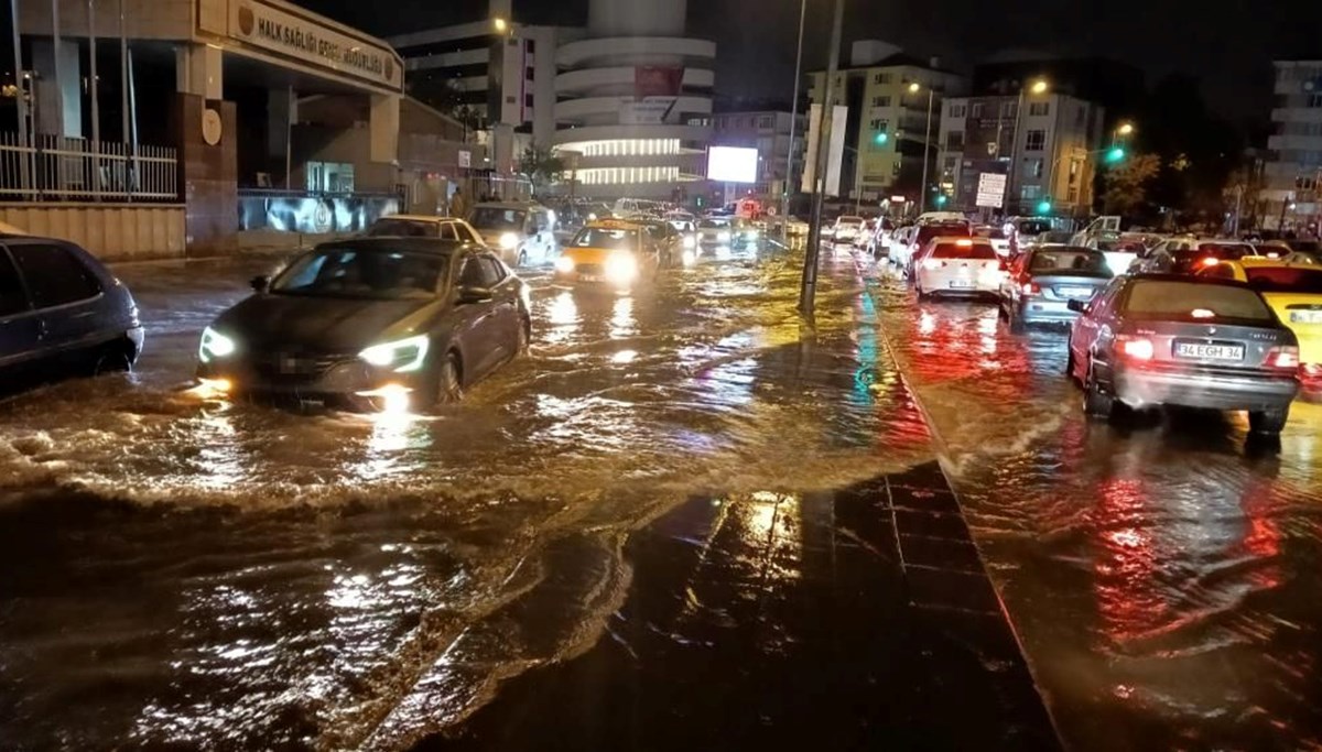 Başkentte sağanak etkili oldu: Vatandaşlar zor anlar yaşadı