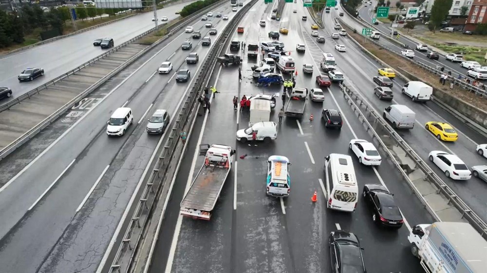 TEM'de 6 araç birbirine girdi: 2 ölü, 1'i ağır 5 yaralı - 5