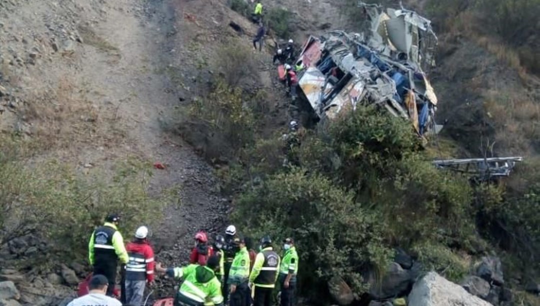 Peru’da otobüs uçuruma yuvarlandı: 29 ölü, 24 yaralı Peru’da otobüs uçuruma yuvarlandı: 29 ölü, 24 yaralı