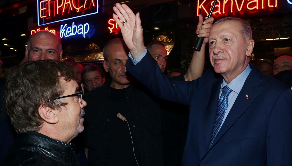 Cumhurbaşkanı Erdoğan çorbacıda vatandaşlarla sohbet etti Cumhurbaşkanı Erdoğan çorbacıda vatandaşlarla sohbet etti