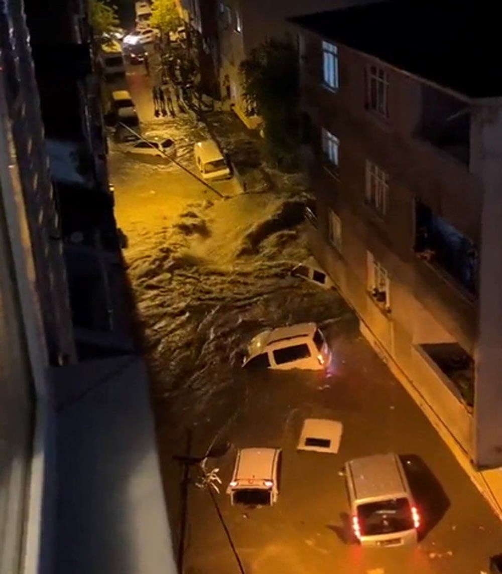 İstanbul'da sağanak: Arnavutköy ve Başakşehir'de su baskınları - 15