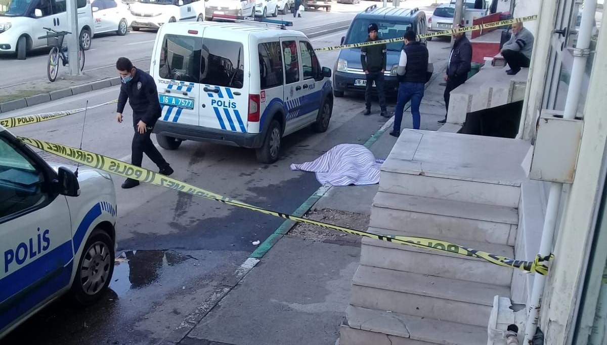 Balkonda çamaşır asarken düşüp öldü