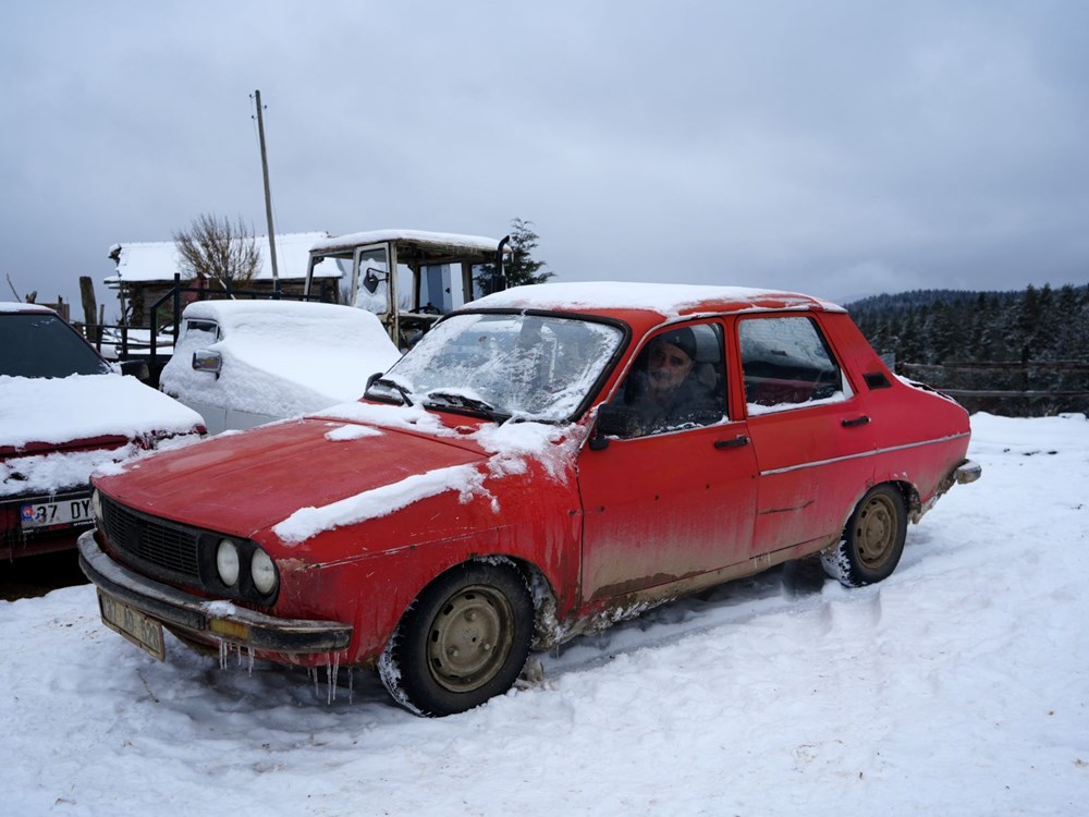 Kırmızı Toros lüks araç oldu, başına gelmeyen kalmadı! - 4