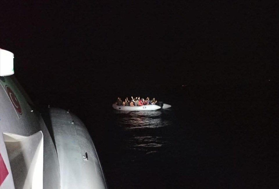 Türk kara sularına geri itilen 56 sığınmacı kurtarıldı - 1