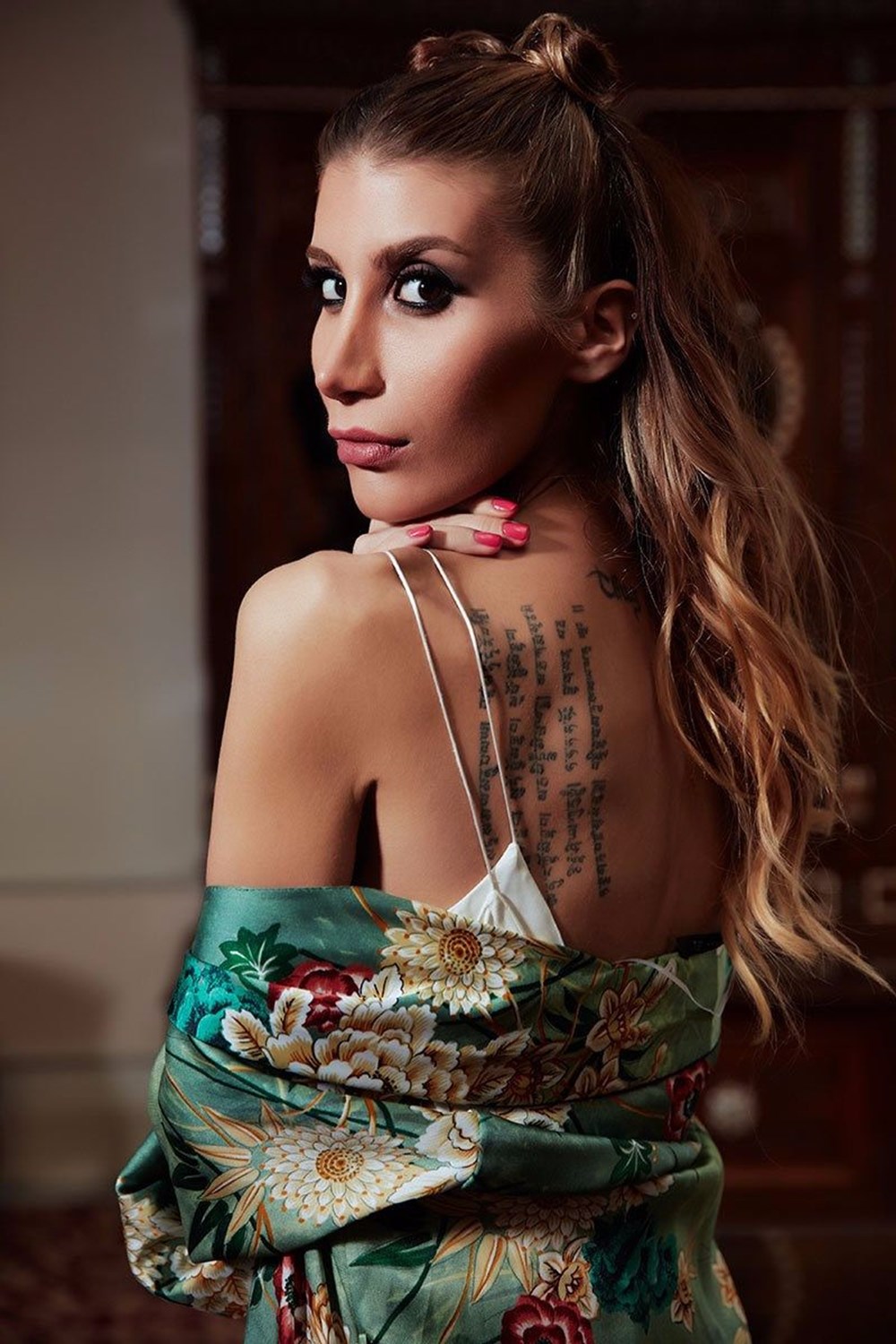 Su Burcu Yazgı Coşkun'dan nostaljik kare (Ünlülerin çocukluk ve gençlik halleri) - 552