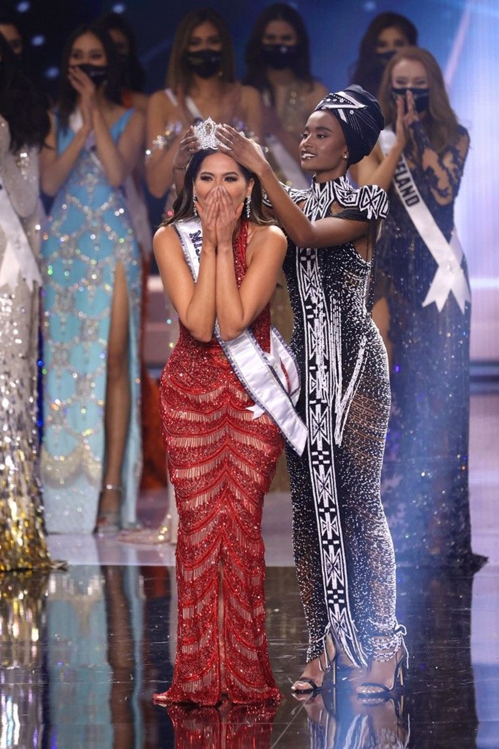 2021 Kainat Güzeli seçildi (2021 Miss Universe) - 1