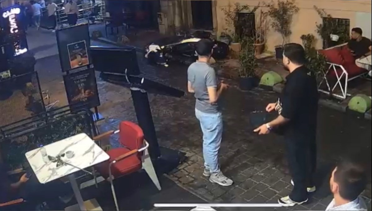 Motosiklete önce çorba döktü, sonra tekme attı