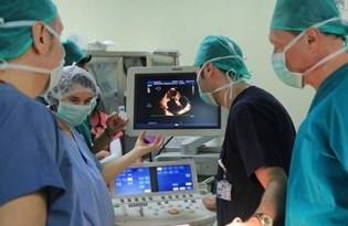 Turk Cerrahlar 3 Santimetrelik Kesiyle Kalp Ameliyati Yapiyor Saglik Haberleri Ntv