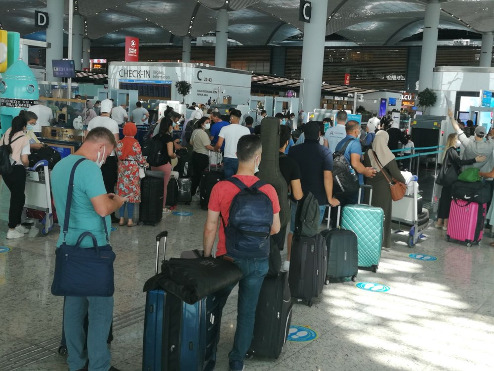 İstanbul'un havalimanlarında bayram dönüşü yoğunluğu: Pandemi döneminin rekoru bekleniyor - 14