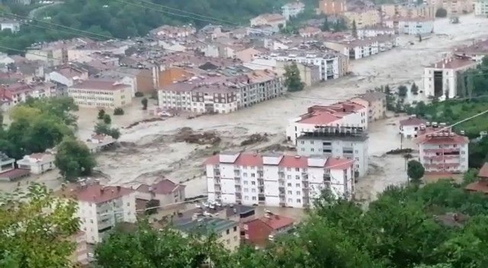 Batı Karadeniz'i sel vurdu: 13 yaşındaki kız çocuğu selde kayboldu - 21