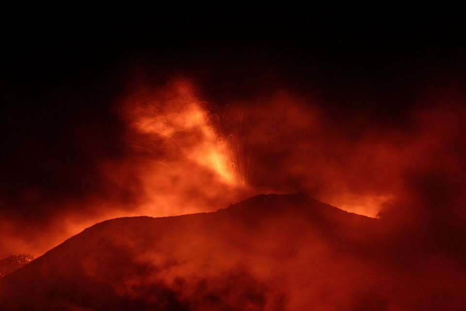 Etna Yanardağı'nda patlama - 1