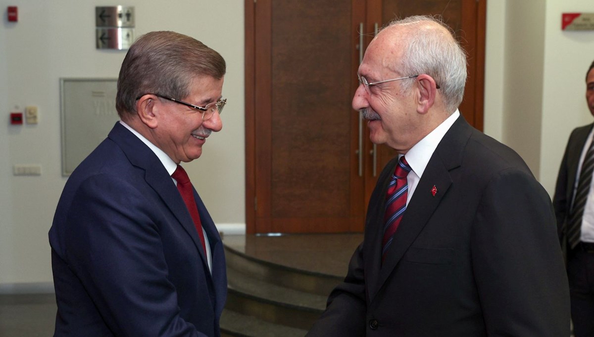 Davutoğlu, Kılıçdaroğlu'nu ziyaret etti Davutoğlu, Kılıçdaroğlu'nu ziyaret etti