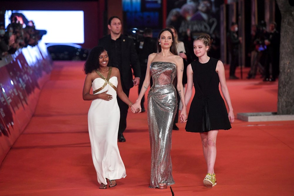 Angelina Jolie-Brad Pitt çiftinin kızı Zahara üniversiteli oldu: Pitt soyadını kullanmadı - 8