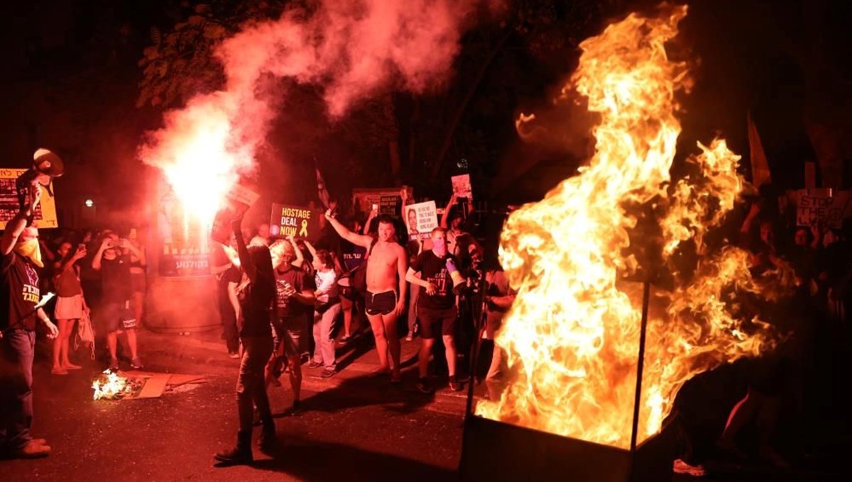 İsrail’de erken seçim çağrısı: Protestocular caddeleri ateşe verdi