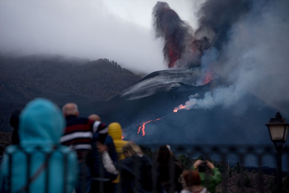 La Palma Adası'ndaki yanardağ felaketine turist akını - 8