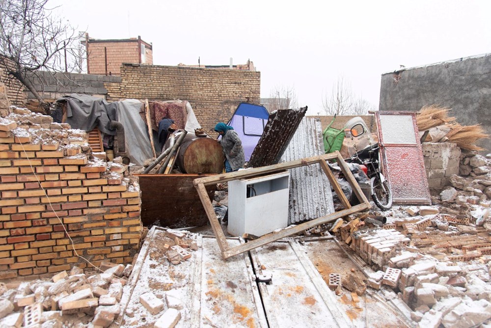 Türkiye'deki 7,4 şiddetindeki deprem Mısır'dan İran'a kadar çevre ülkeleri de vurdu: Yıkımın fotoğrafları - 7