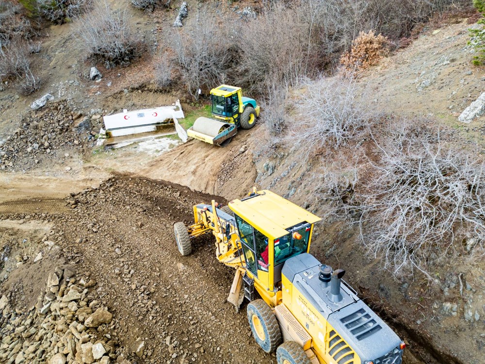 Heyelan köyü ikiye böldü - 4