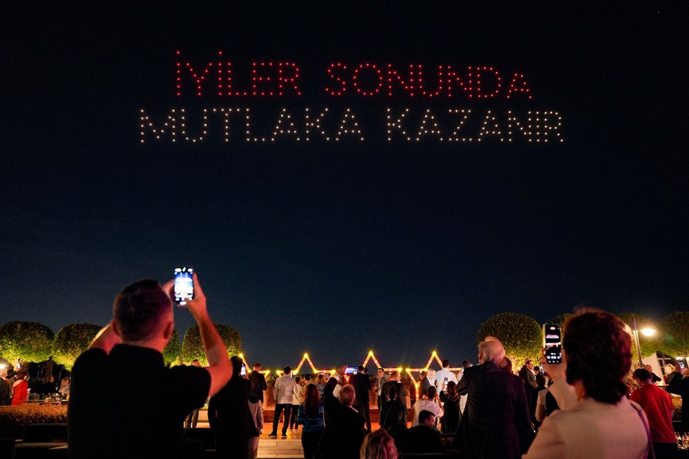 Galatasaray'ın kutlamasında Acun Ilıcalı ve Mourinho'ya olay gönderme: "Büyük geliyoruz" 79 guWTl7gvBkKraiAb iEmKg