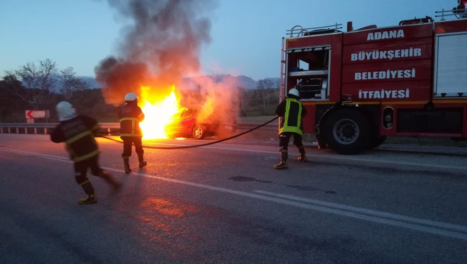 Adana'da seyir halindeki araç yandı - 2