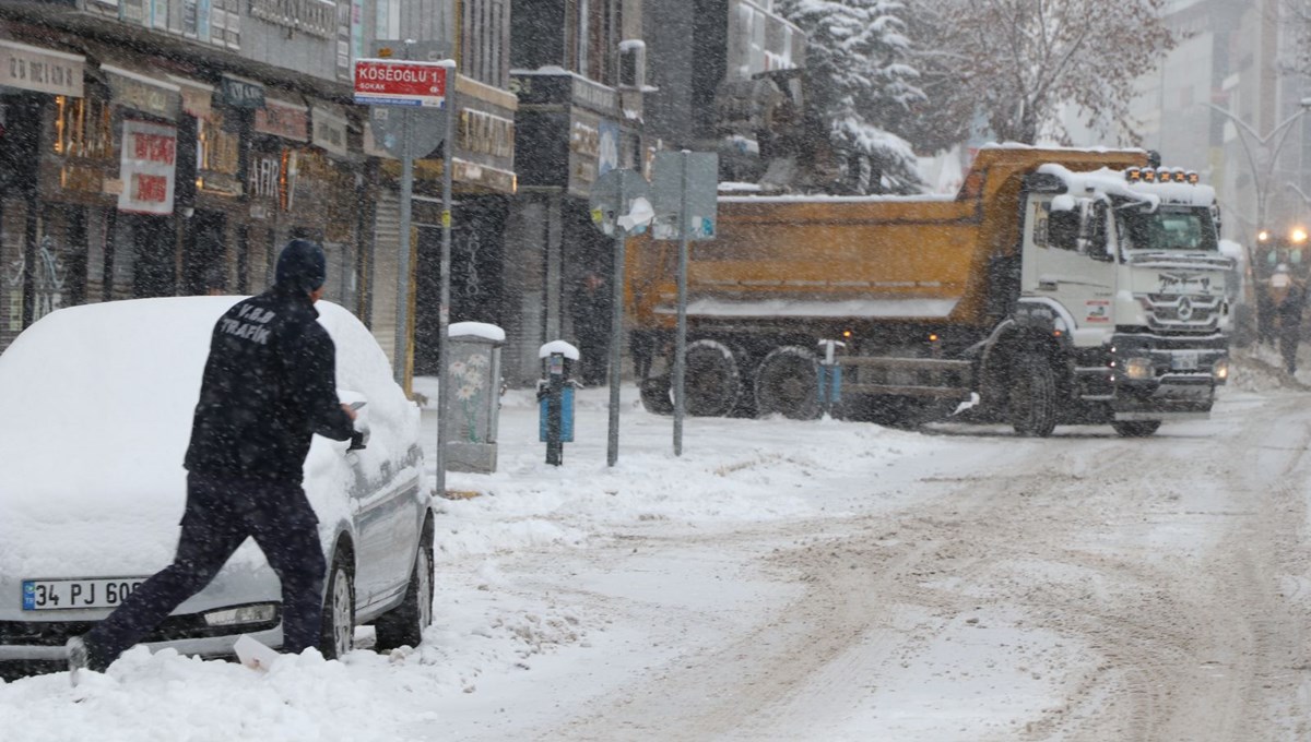 Van’da 560 yerleşim yeri ulaşıma kapandı Van’da 560 yerleşim yeri ulaşıma kapandı
