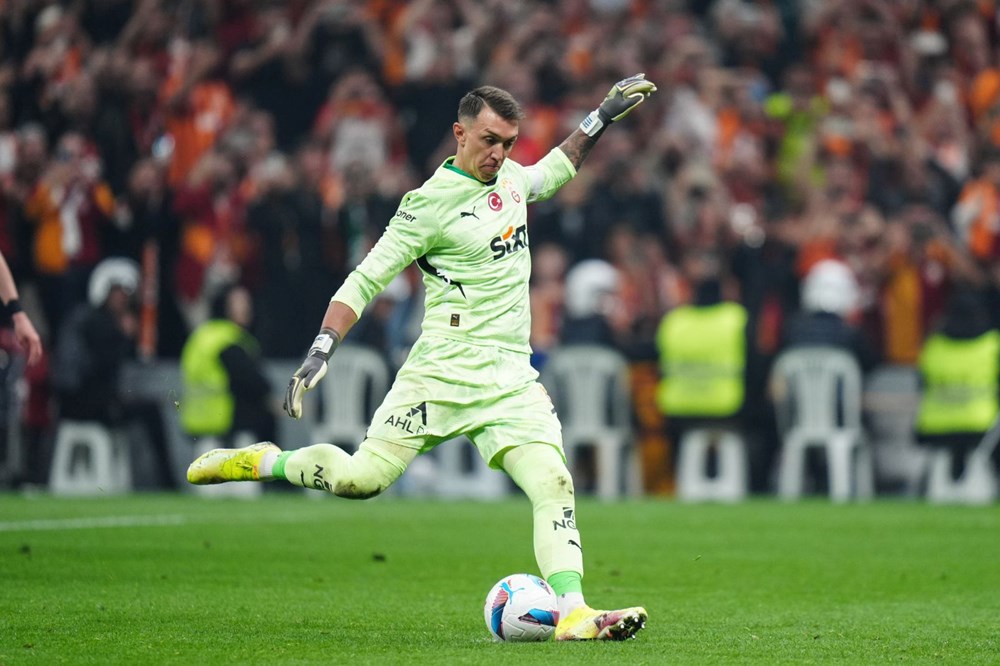 Muslera'nın gideceği takımı açıklayıp, Galatasaray'ın yeni kalecisini duyurdu: "Haziran ayında imzalayacak" - 2