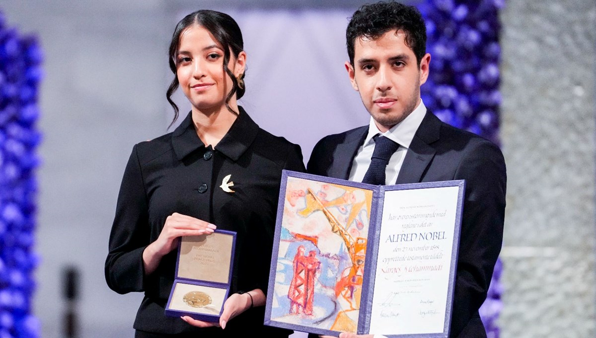 Nobel Barış Ödülü'nü cezaevindeki İranlı aktivist Nergis Muhammedi adına çocukları aldı Nobel Barış Ödülü'nü cezaevindeki İranlı aktivist Nergis Muhammedi adına çocukları aldı