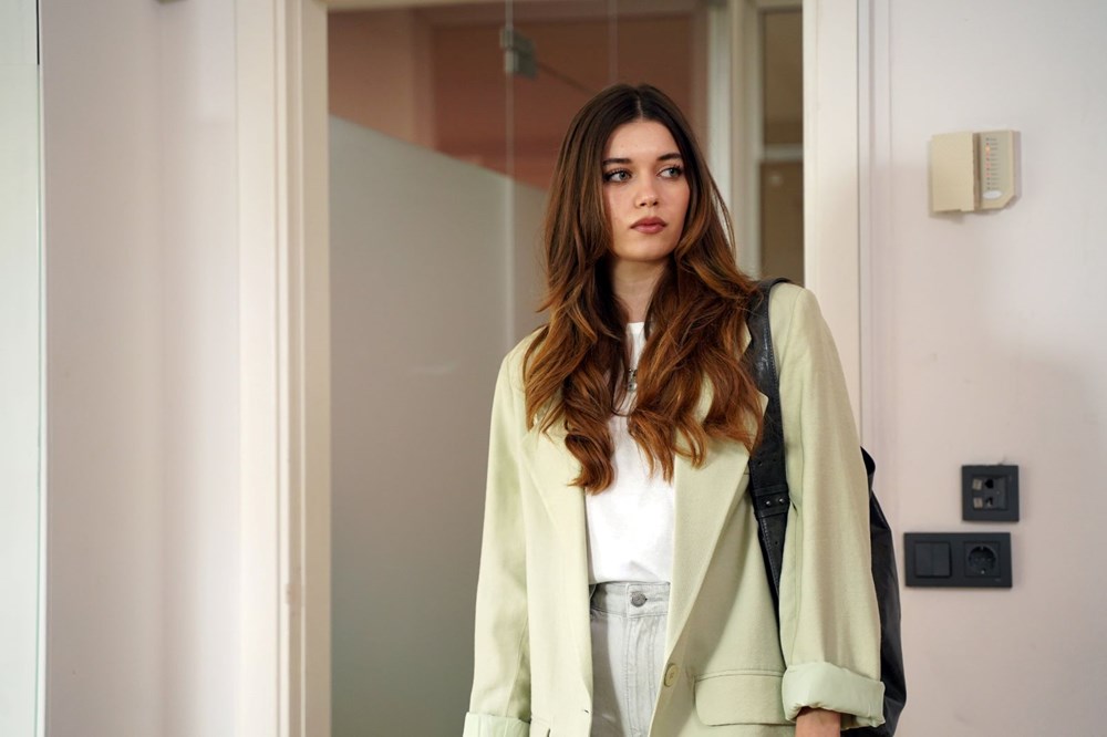 Yalı Çapkını'nın yıldızı Afra Saraçoğlu'ndan tatil pozu - 5