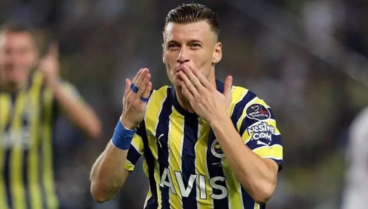 Ezgjan Alioski, Fenerbahçe'ye veda etti