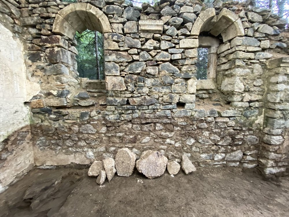 S�mela Manast�r� kayal�klar�ndaki 'sakl� �apeller' ziyarete a��lacak