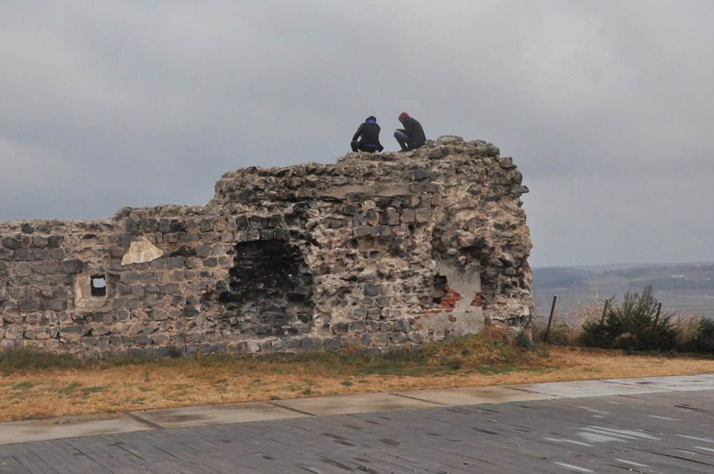 Diyarbakır'da corona virüs ve düşme riskine rağmen surlarda fotoğraf çekiyorlar - 8
