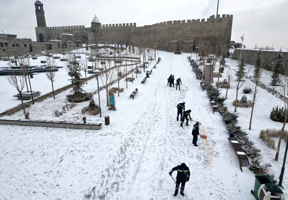 Türkiye beyaza büründü: Birçok ilde kar yağışı etkili oluyor - 16