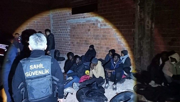 27 düzensiz göçmen yakalandı